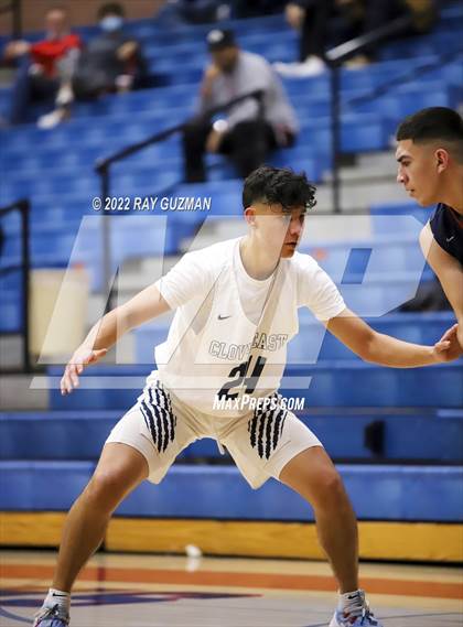 Thumbnail 3 in Tulare Western vs. Clovis East photogallery.