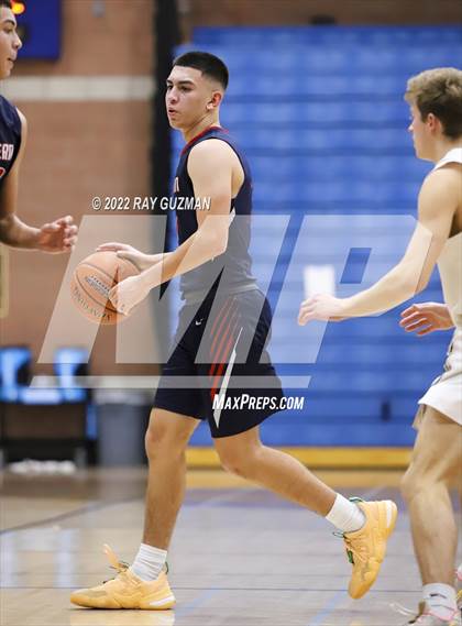Thumbnail 3 in Tulare Western vs. Clovis East photogallery.