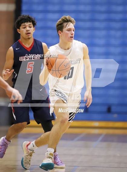 Thumbnail 1 in Tulare Western vs. Clovis East photogallery.