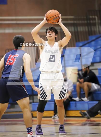 Thumbnail 1 in Tulare Western vs. Clovis East photogallery.