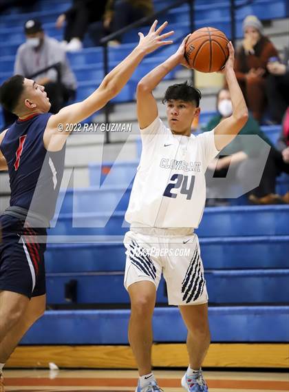 Thumbnail 1 in Tulare Western vs. Clovis East photogallery.