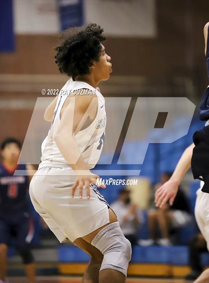 Thumbnail 2 in Tulare Western vs. Clovis East photogallery.