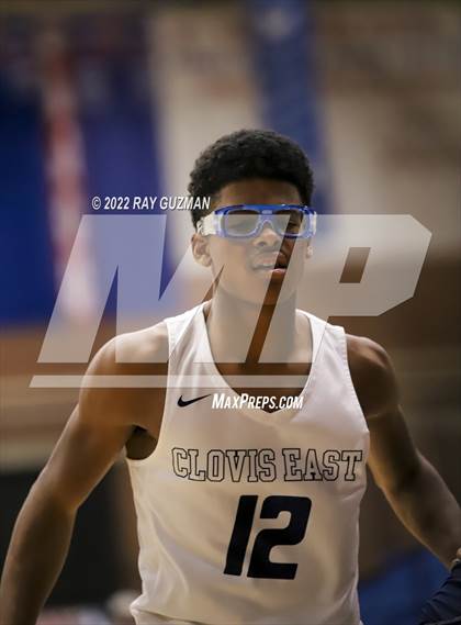 Thumbnail 2 in Tulare Western vs. Clovis East photogallery.
