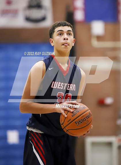 Thumbnail 3 in Tulare Western vs. Clovis East photogallery.
