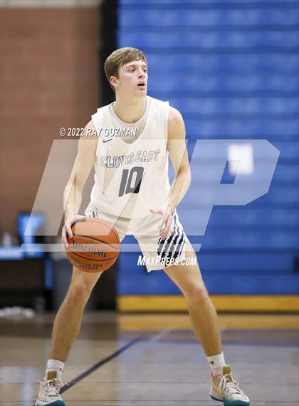 Thumbnail 1 in Tulare Western vs. Clovis East photogallery.