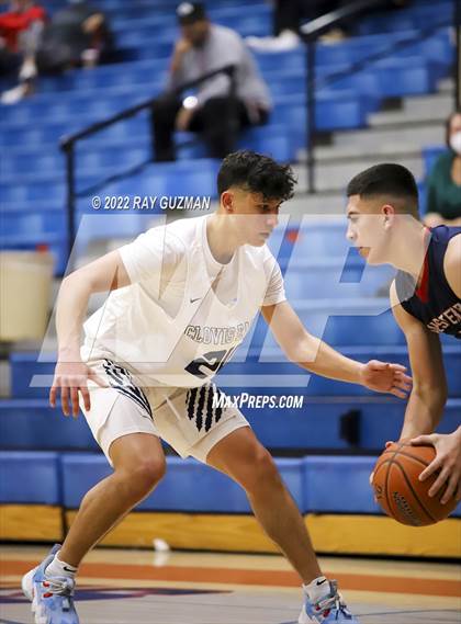 Thumbnail 1 in Tulare Western vs. Clovis East photogallery.