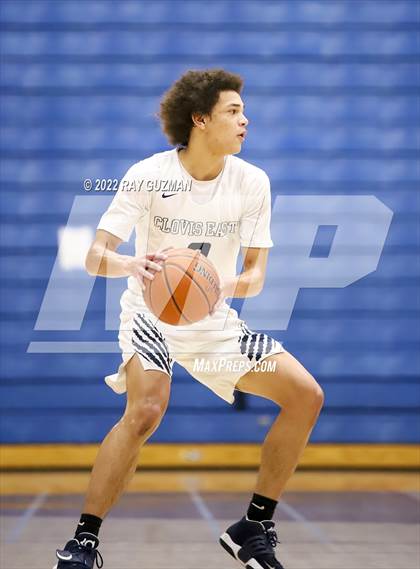 Thumbnail 3 in Tulare Western vs. Clovis East photogallery.