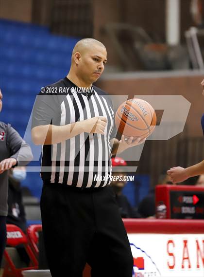Thumbnail 3 in Tulare Western vs. Clovis East photogallery.