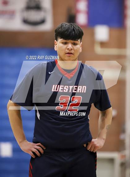 Thumbnail 2 in Tulare Western vs. Clovis East photogallery.