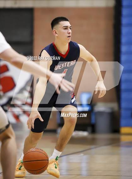 Thumbnail 2 in Tulare Western vs. Clovis East photogallery.
