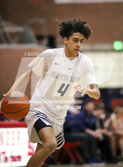 Thumbnail 2 in Tulare Western vs. Clovis East photogallery.