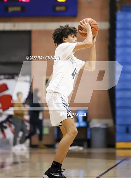 Thumbnail 1 in Tulare Western vs. Clovis East photogallery.