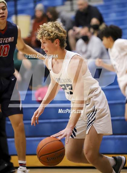Thumbnail 1 in Tulare Western vs. Clovis East photogallery.