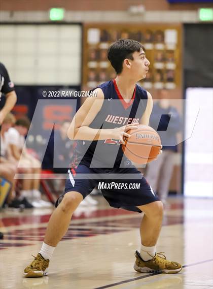 Thumbnail 3 in Tulare Western vs. Clovis East photogallery.