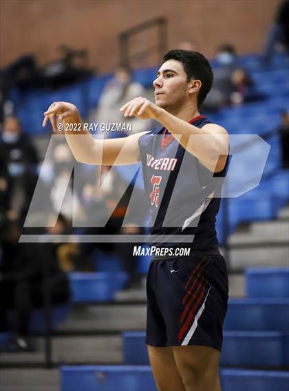 Thumbnail 3 in Tulare Western vs. Clovis East photogallery.