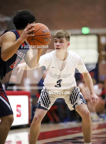 Thumbnail 3 in Tulare Western vs. Clovis East photogallery.