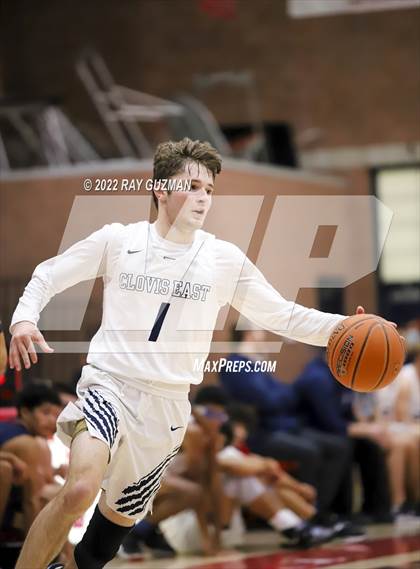 Thumbnail 1 in Tulare Western vs. Clovis East photogallery.