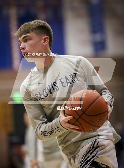 Thumbnail 2 in Tulare Western vs. Clovis East photogallery.