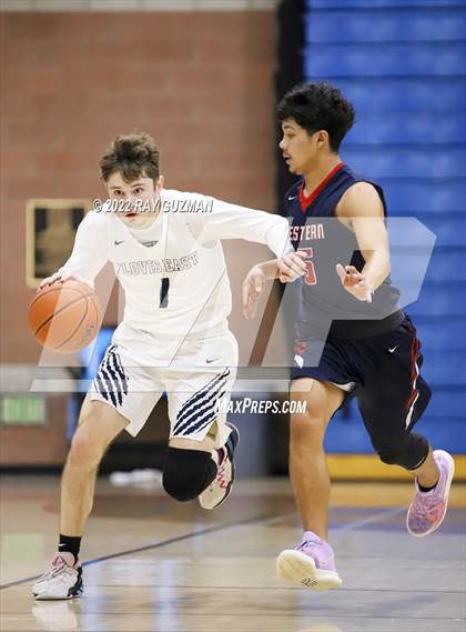 Thumbnail 3 in Tulare Western vs. Clovis East photogallery.