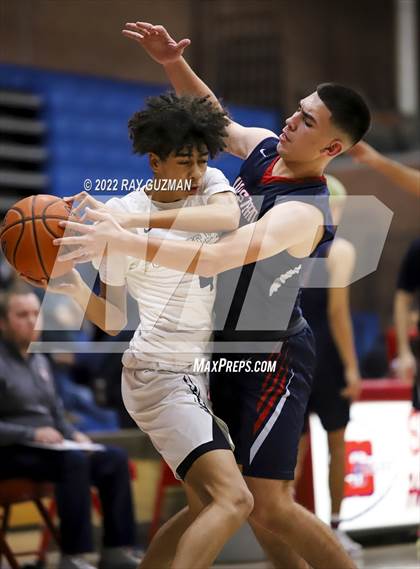 Thumbnail 1 in Tulare Western vs. Clovis East photogallery.