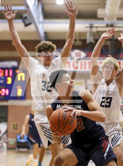 Thumbnail 3 in Tulare Western vs. Clovis East photogallery.