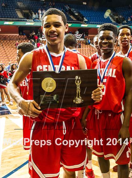 Thumbnail 1 in Bridgeport Central vs. Fairfield Prep (CIAC Class LL Final) photogallery.
