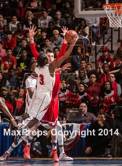 Thumbnail 1 in Bridgeport Central vs. Fairfield Prep (CIAC Class LL Final) photogallery.