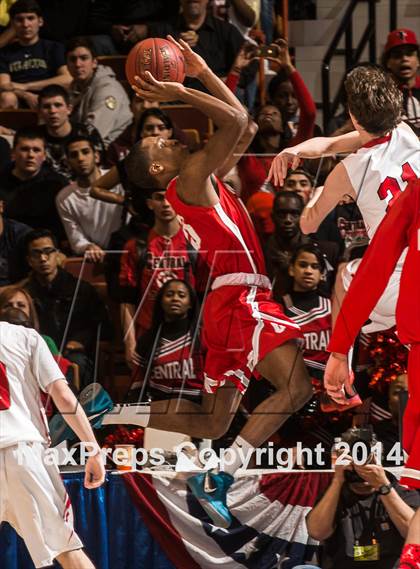 Thumbnail 2 in Bridgeport Central vs. Fairfield Prep (CIAC Class LL Final) photogallery.