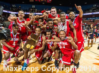 Thumbnail 2 in Bridgeport Central vs. Fairfield Prep (CIAC Class LL Final) photogallery.
