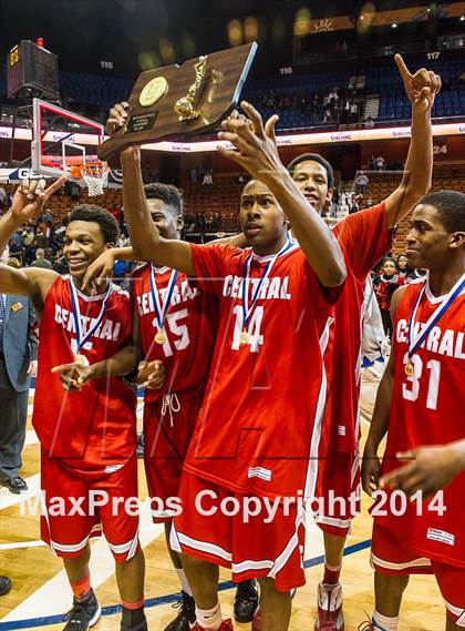 Thumbnail 3 in Bridgeport Central vs. Fairfield Prep (CIAC Class LL Final) photogallery.