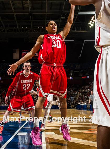 Thumbnail 3 in Bridgeport Central vs. Fairfield Prep (CIAC Class LL Final) photogallery.