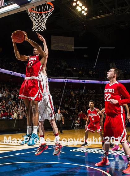 Thumbnail 3 in Bridgeport Central vs. Fairfield Prep (CIAC Class LL Final) photogallery.