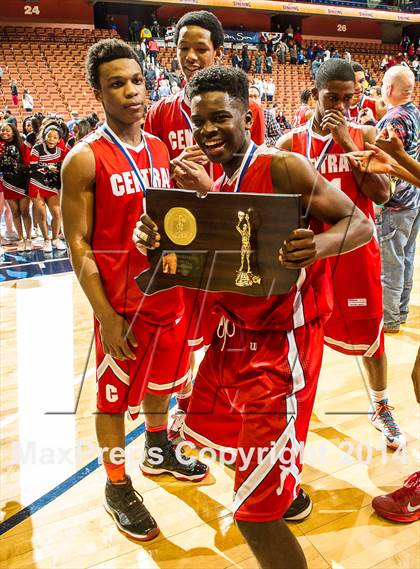 Thumbnail 1 in Bridgeport Central vs. Fairfield Prep (CIAC Class LL Final) photogallery.