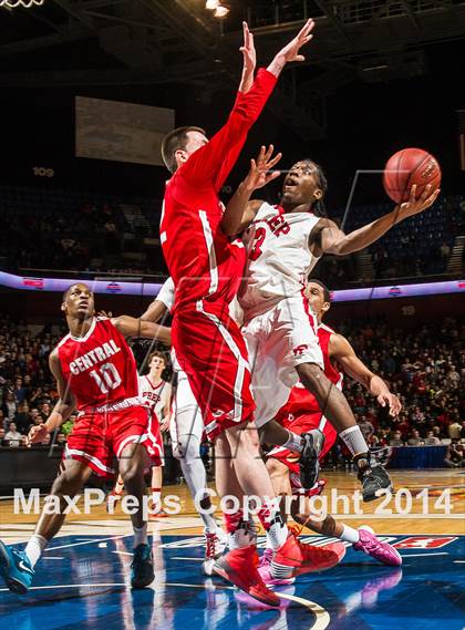 Thumbnail 1 in Bridgeport Central vs. Fairfield Prep (CIAC Class LL Final) photogallery.