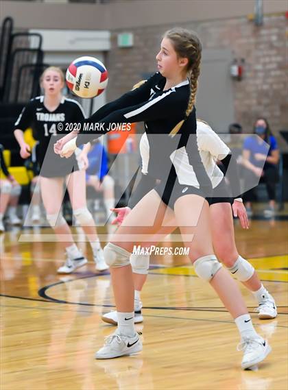 Thumbnail 2 in Valley Christian @ Snowflake (AIA 3A Semifinal) photogallery.
