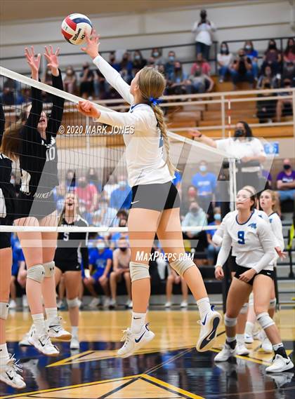 Thumbnail 3 in Valley Christian @ Snowflake (AIA 3A Semifinal) photogallery.