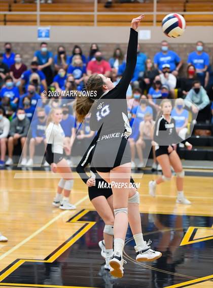 Thumbnail 2 in Valley Christian @ Snowflake (AIA 3A Semifinal) photogallery.