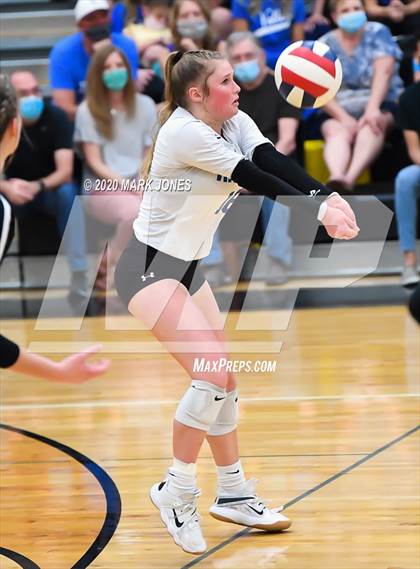Thumbnail 2 in Valley Christian @ Snowflake (AIA 3A Semifinal) photogallery.