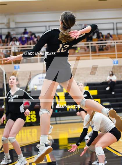 Thumbnail 1 in Valley Christian @ Snowflake (AIA 3A Semifinal) photogallery.