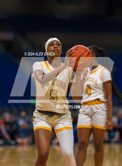 Thumbnail 2 in La Vega vs. Canyon (UIL 4A Basketball Final) photogallery.