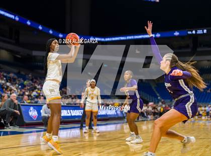 Thumbnail 1 in La Vega vs. Canyon (UIL 4A Basketball Final) photogallery.