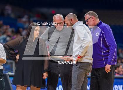 Thumbnail 2 in La Vega vs. Canyon (UIL 4A Basketball Final) photogallery.