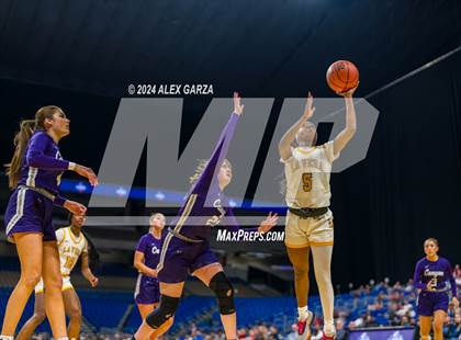 Thumbnail 3 in La Vega vs. Canyon (UIL 4A Basketball Final) photogallery.