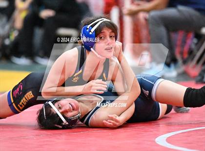 Thumbnail 2 in CIF SDS Masters Tournament photogallery.