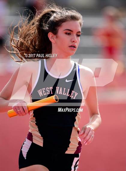 Thumbnail 2 in Eagle Classic Relays photogallery.