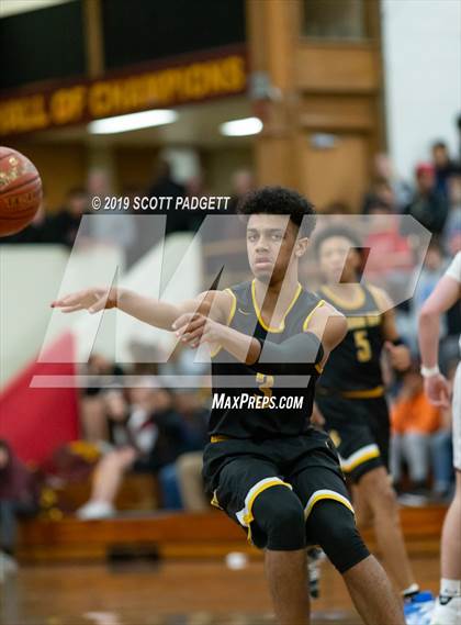 Thumbnail 3 in Mission Bay vs. Torrey Pines (CIF SDS Open Division Semifinal) photogallery.