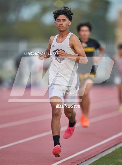 Thumbnail 1 in Panther Relays (1600M) photogallery.