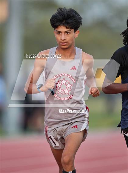 Thumbnail 3 in Panther Relays (1600M) photogallery.