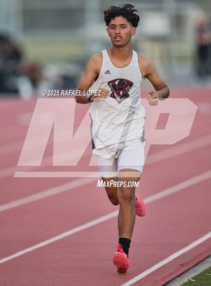 Thumbnail 2 in Panther Relays (1600M) photogallery.