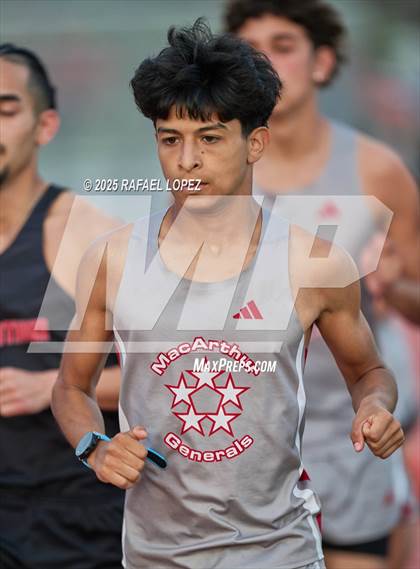 Thumbnail 1 in Panther Relays (1600M) photogallery.